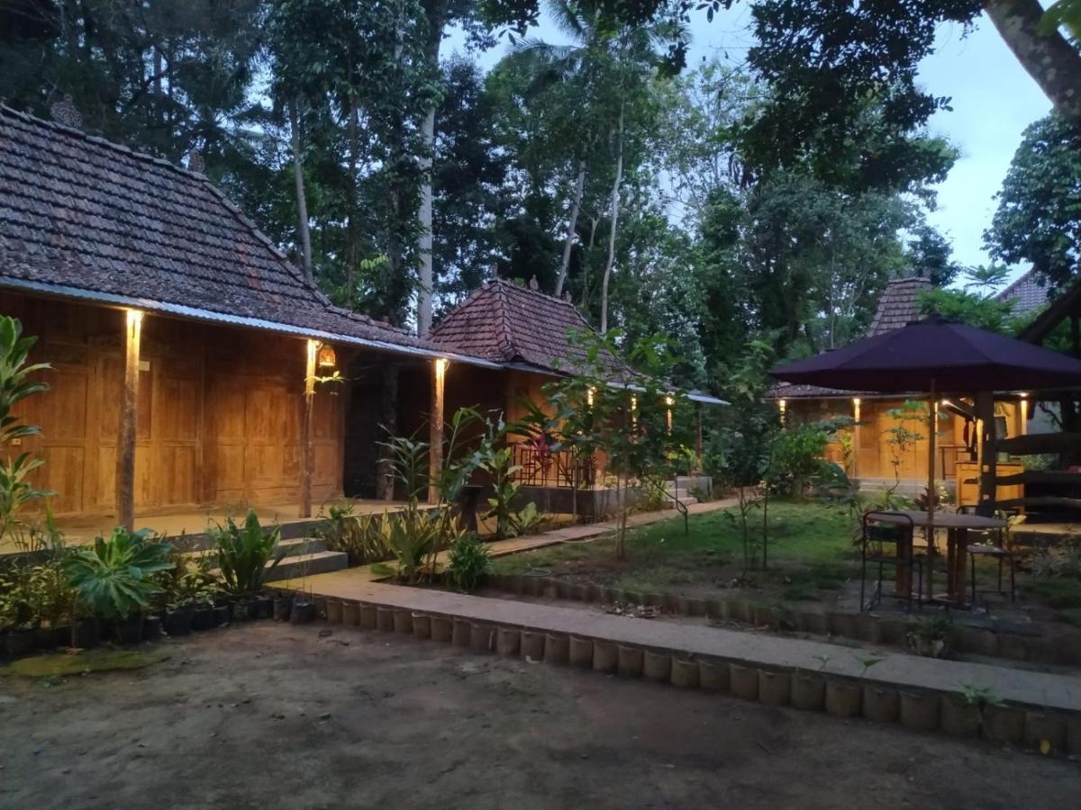 Hotel Omah Kayu Jagalan Magelang Exterior foto