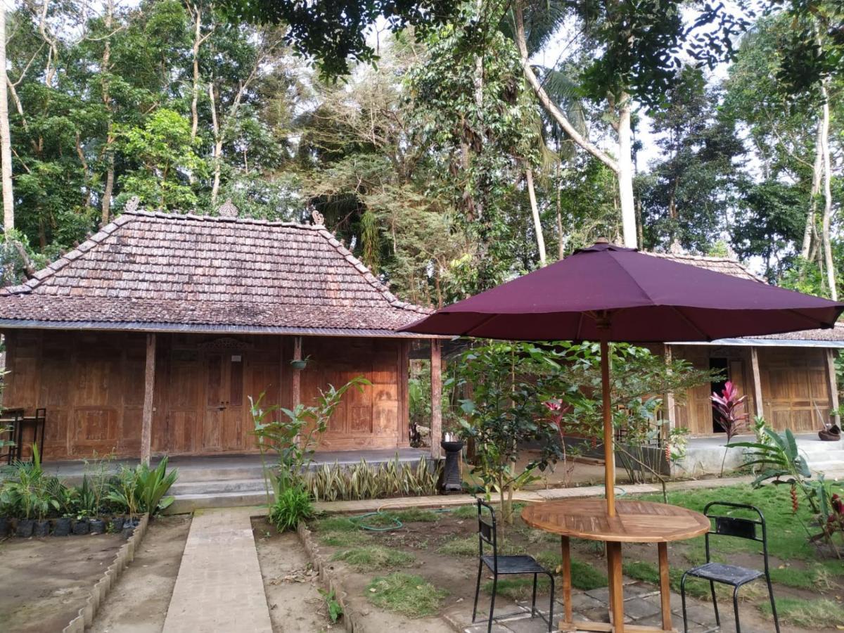 Hotel Omah Kayu Jagalan Magelang Exterior foto